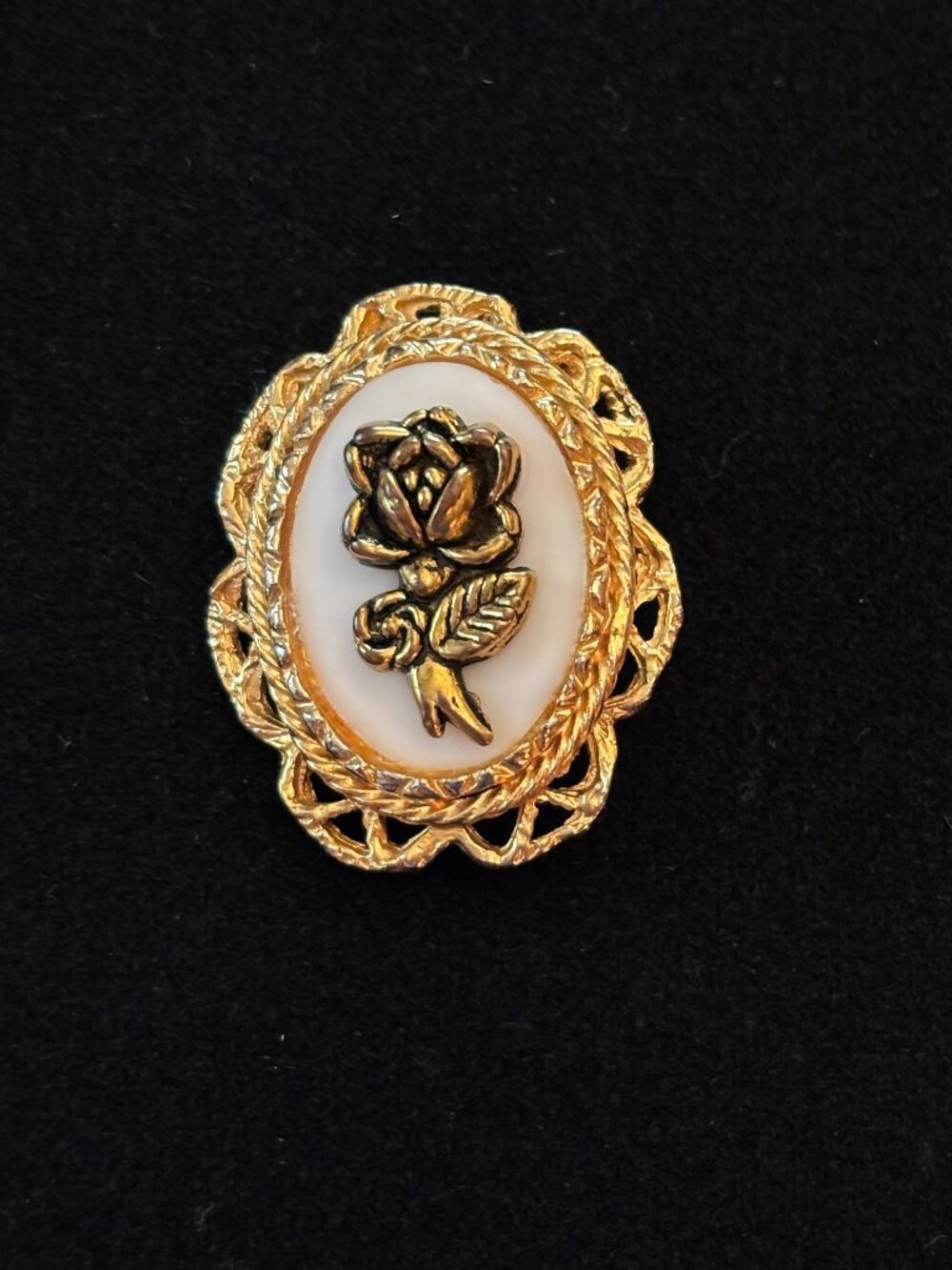 Vintage Oval White Porcelain Gold Tone Rose Brooch Pin